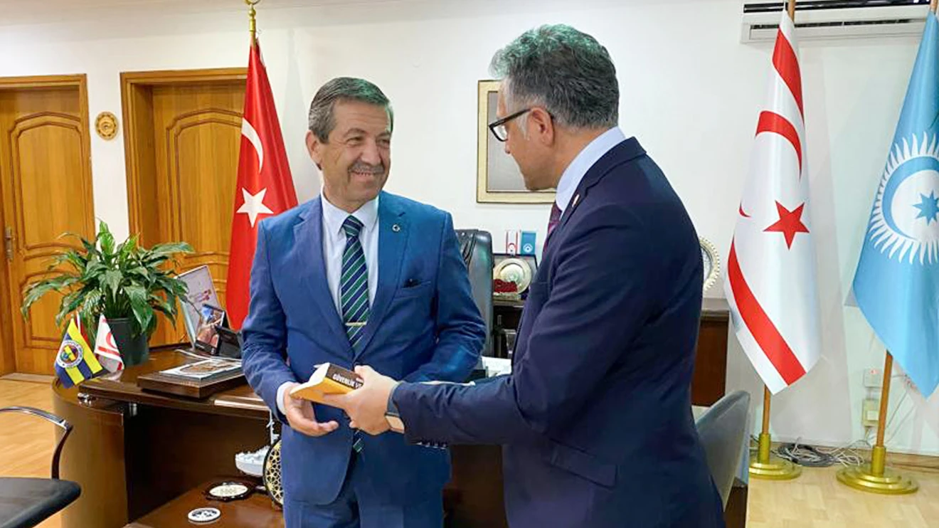 Rektör Aksoy, KKTC Dışişleri Bakanı Ertuğruloğlu’nu ziyaret etti
